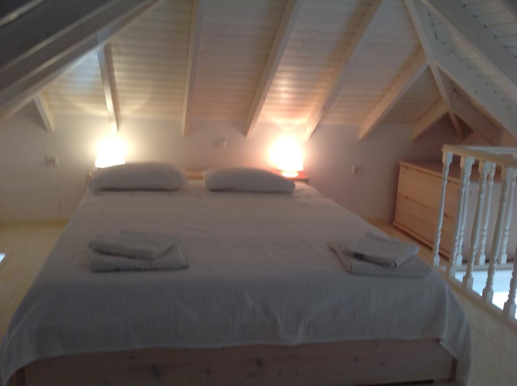 Amalia Harbor Appartement Chalki Town Buitenkant foto